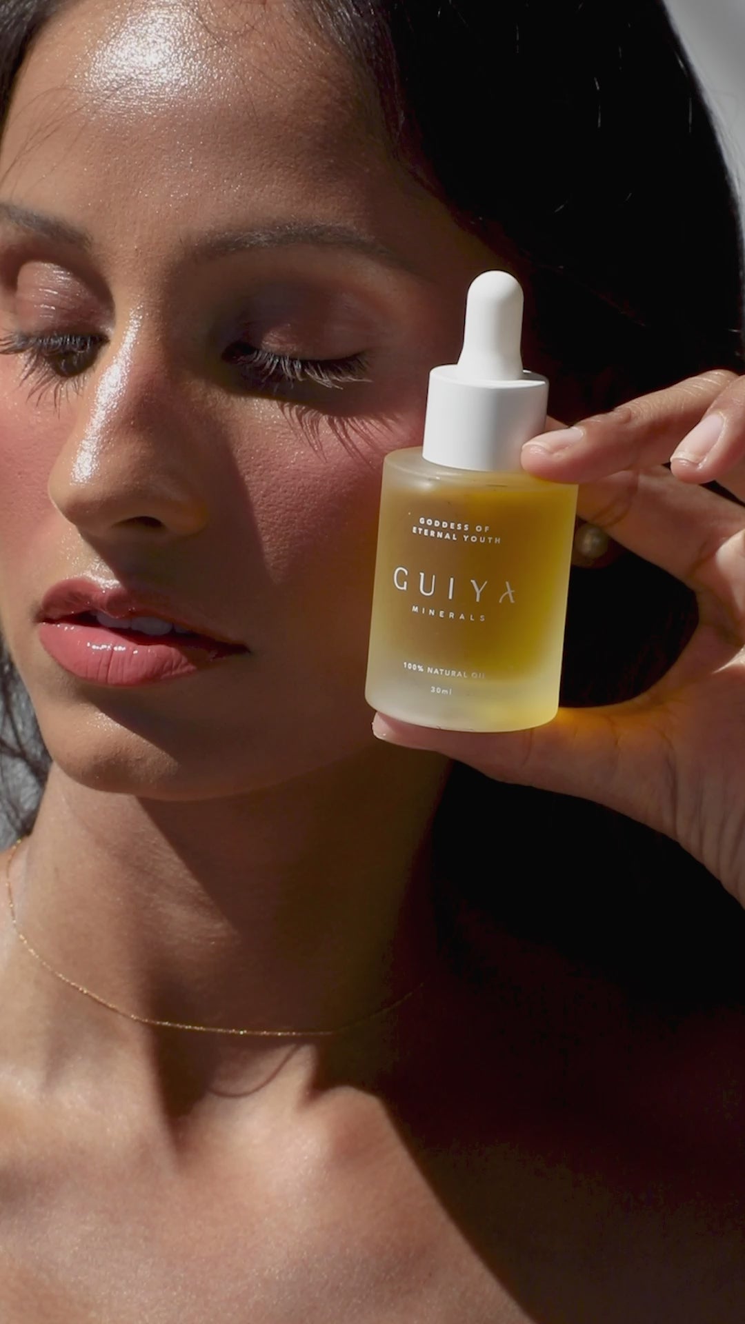 Load video: &lt;div class=&quot;metafield-rich_text_field&quot;&gt;&lt;p&gt;Lightweight yet deeply replenishing, &lt;strong&gt;Jojoba and Avocado Oils&lt;/strong&gt; mimic the skin’s natural barrier, delivering lasting hydration without clogging pores or feeling greasy.&lt;/p&gt;&lt;/div&gt;